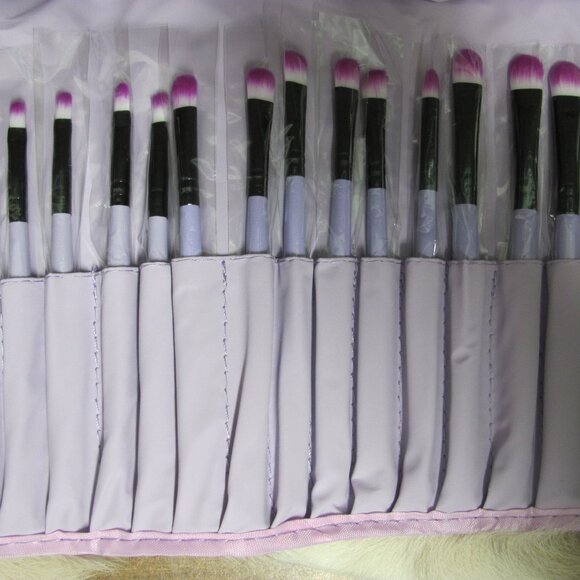 32 PIECE MAKEUP BRUSH SET NIP - Picture 2 of 5